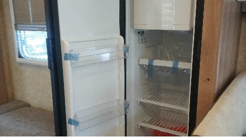 想带着家人去旅行!那就试试这款进口依维柯C型双拓展房车吧!